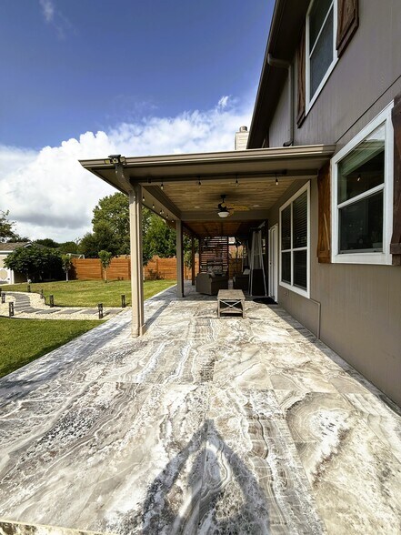 Building Photo - 178 Amber Oak Dr