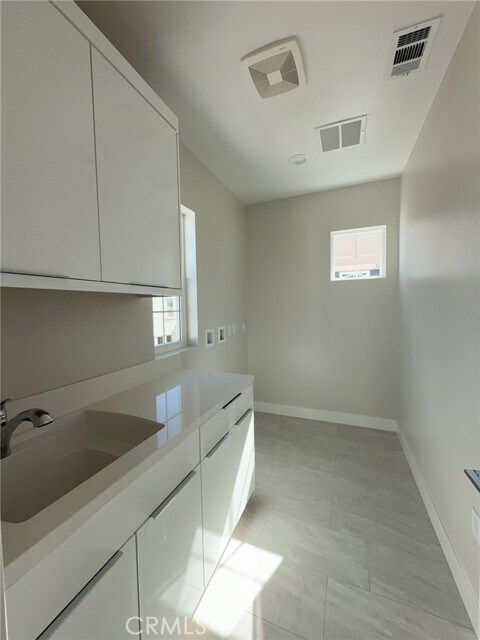 Building Photo - 711 Olivier Dr