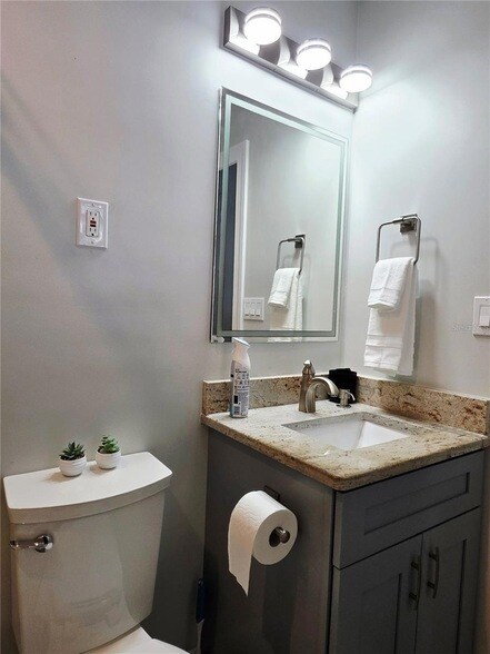 Building Photo - 3435 Overlook Dr NE