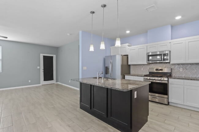 Building Photo - 4-Bed, 3.5-Bath Home in 79928