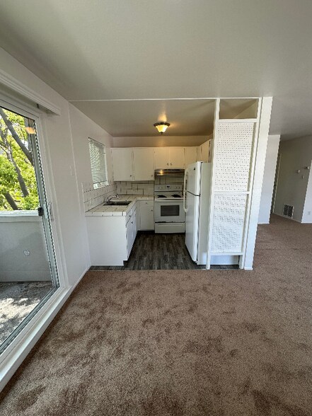 Building Photo - 472 Lincoln Cir