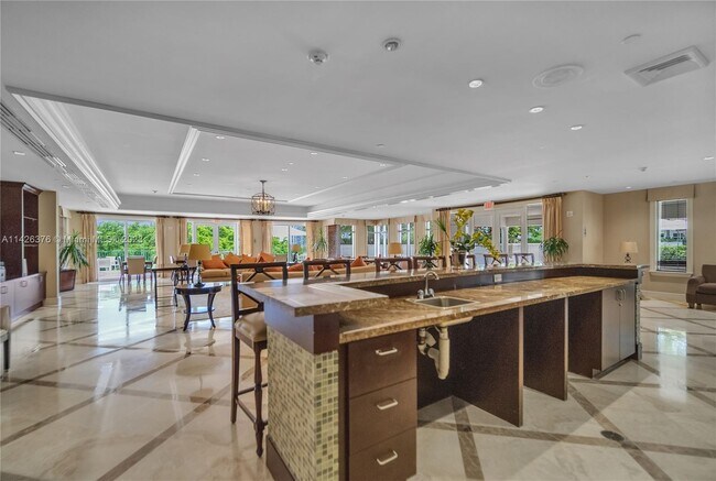Building Photo - 19900 E Country Club Dr