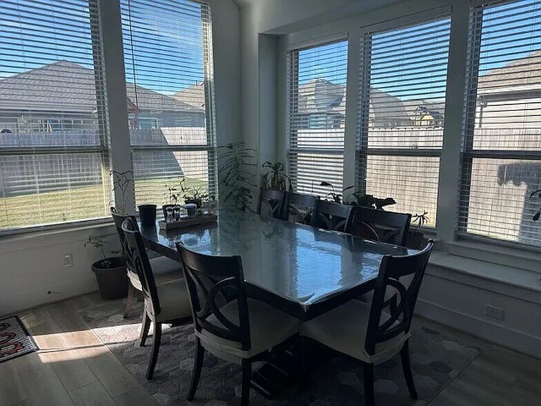 Building Photo - 1007 Simmental Loop