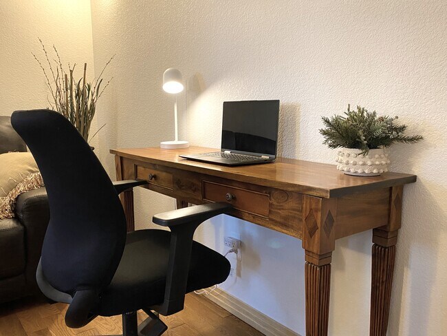 Building Photo - 28 Valley View Ln