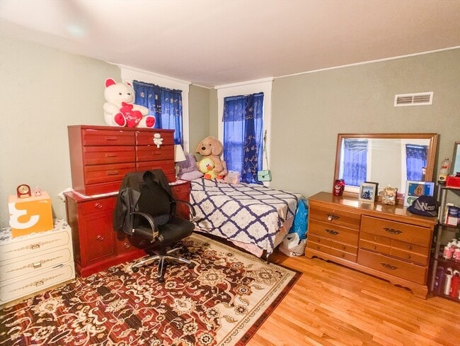 Building Photo - 6 Webster St