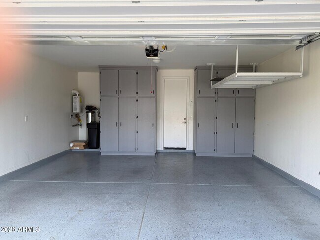Building Photo - 2043 E Lantana Dr