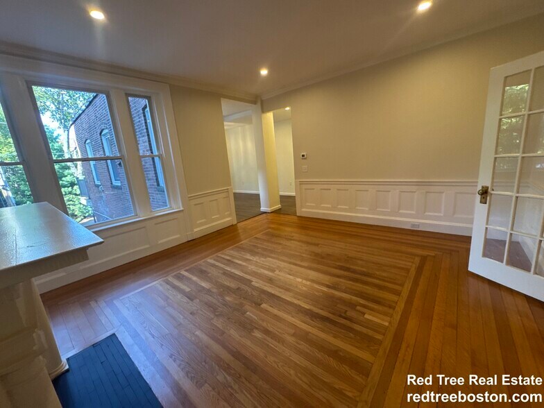 Building Photo - 1726 Beacon St