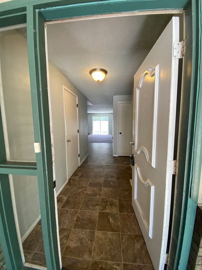 Building Photo - Ready first of June / 3 bedroom 2 bathroom...
