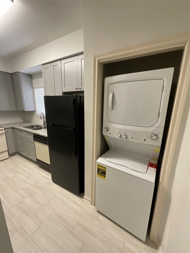 Building Photo - 3100 Walnut Bend Ln