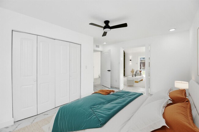 Building Photo - 6035 Cartagena St