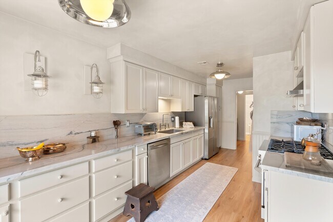 Kitchen Dishwasher, Sink, & Fridge - 22855 S Van Deene Ave