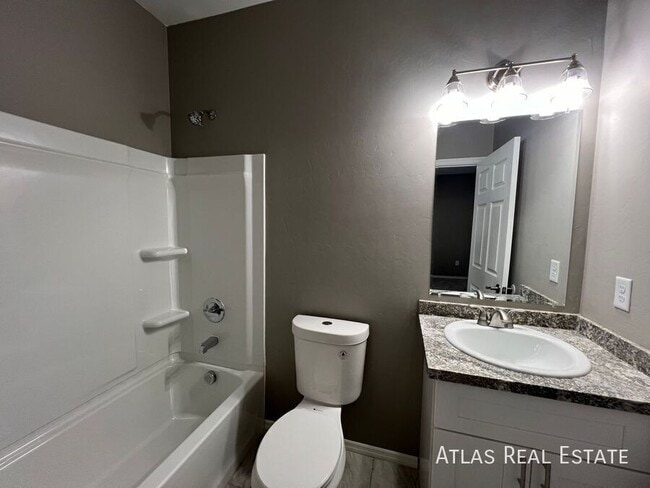 Building Photo - 43 W Lester St