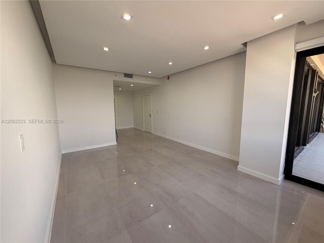 Building Photo - 151 Crandon Blvd