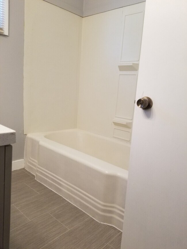 Building Photo - Beautifully redone 3 bedroom home in Grandview