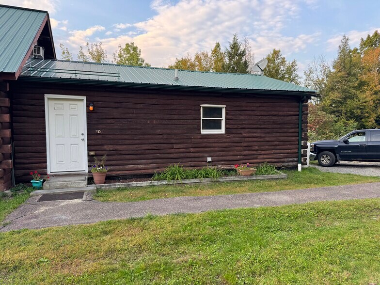 Outside Entrance - 130 Jeff Heights Rd