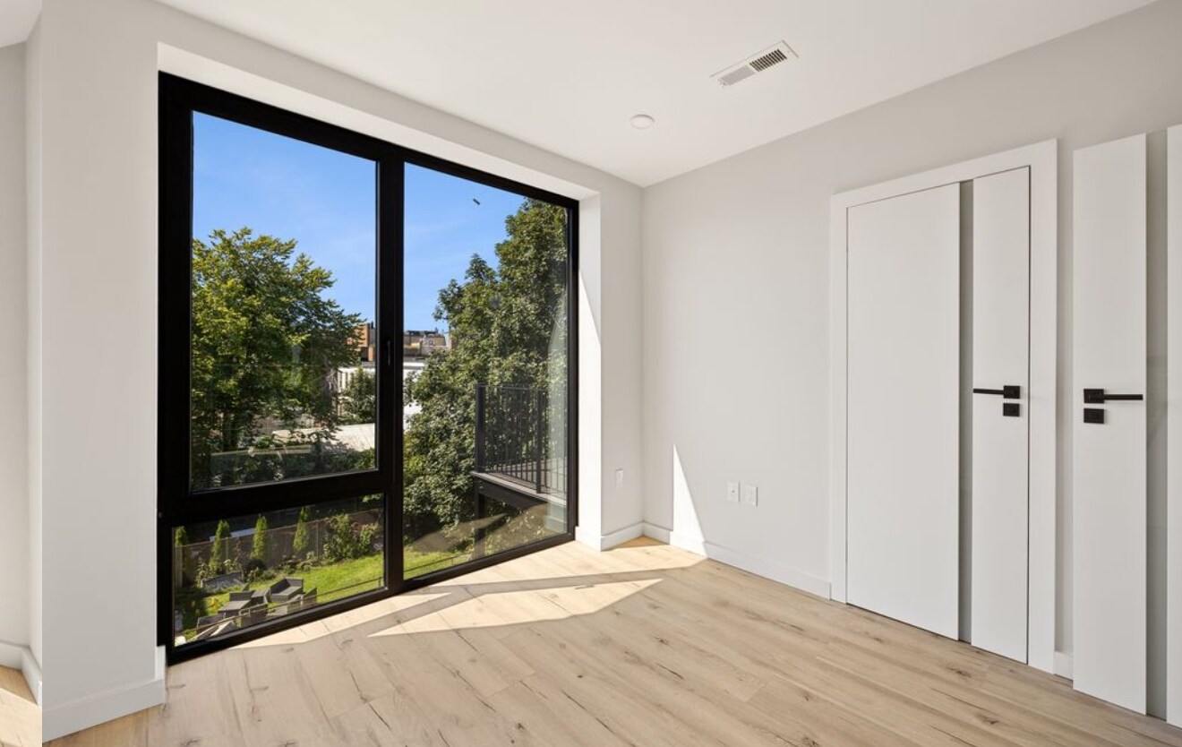 Building Photo - 17 Willow St