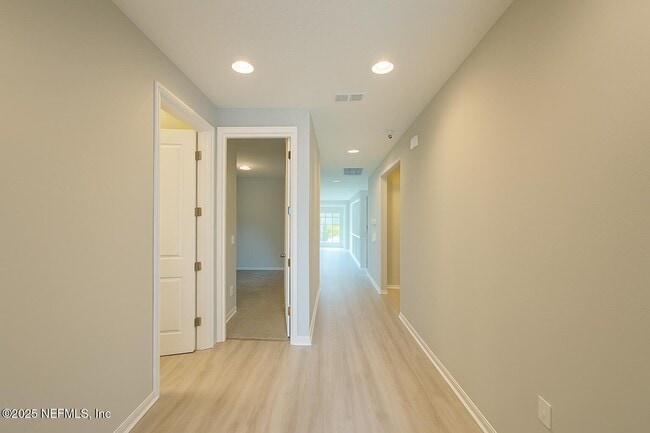 Building Photo - 1827 Amberly Dr