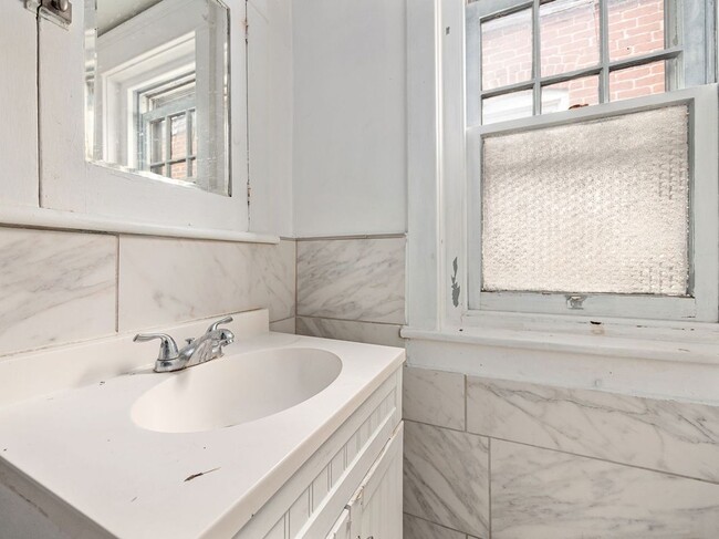 Building Photo - 135 S 15th St