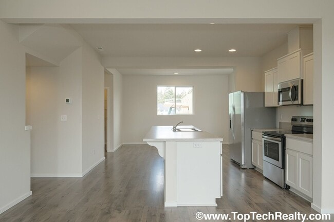 Building Photo - Beautiful North Bethany 3BR 2.5BA Townhome! Great Location, A+Schools!