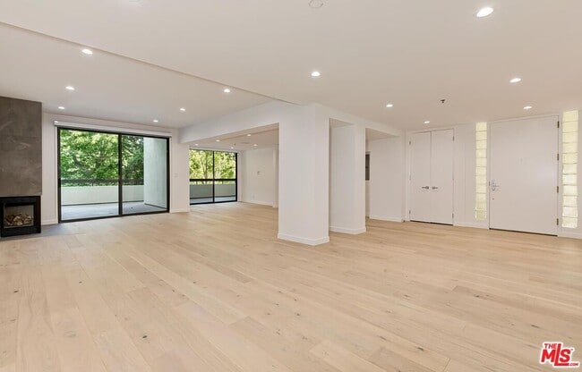 Building Photo - 2142 Century Park Ln