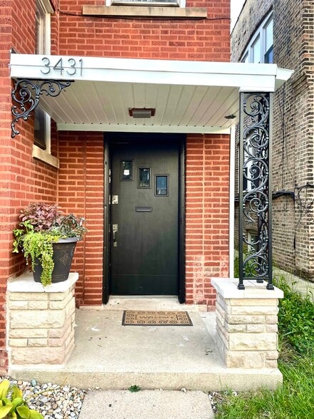 Building Photo - 3431 N Lowell Ave