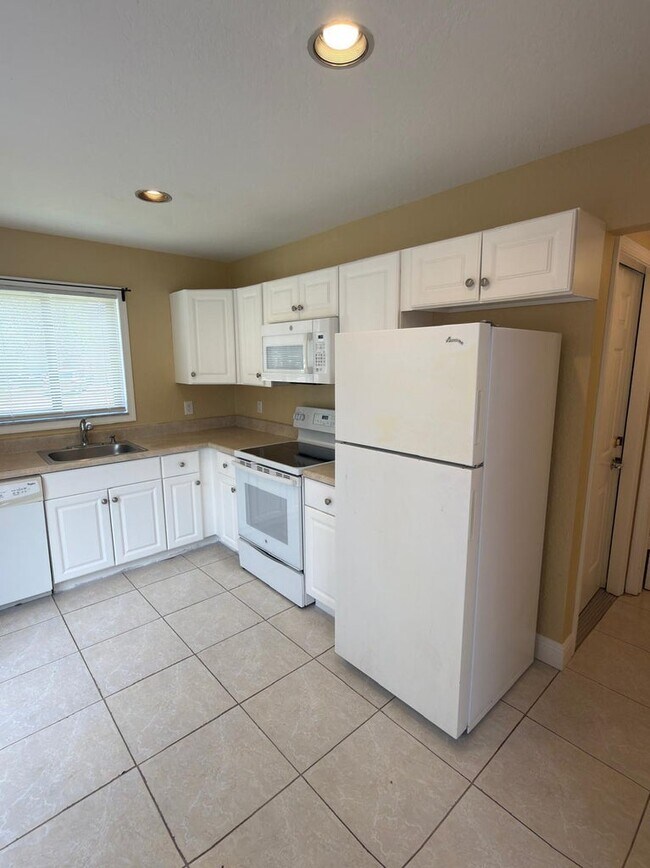 Building Photo - 13769 Yarmouth Dr