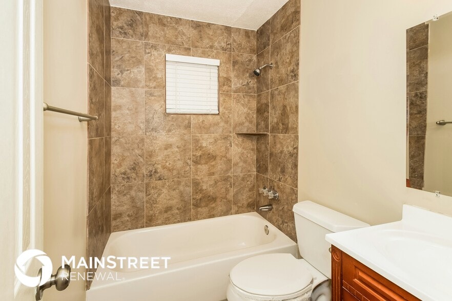 Building Photo - 209 Pine St