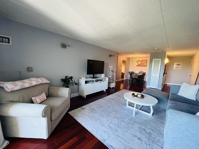Building Photo - 165 Quincy Shore Dr