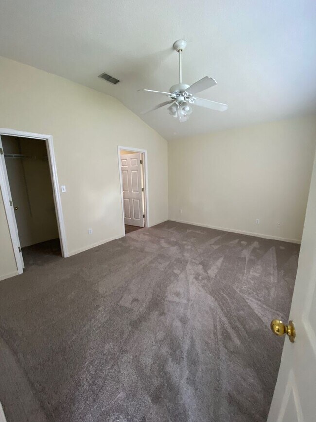 Building Photo - Leasing NOW. Killearn Lakes home with fenced in backyard