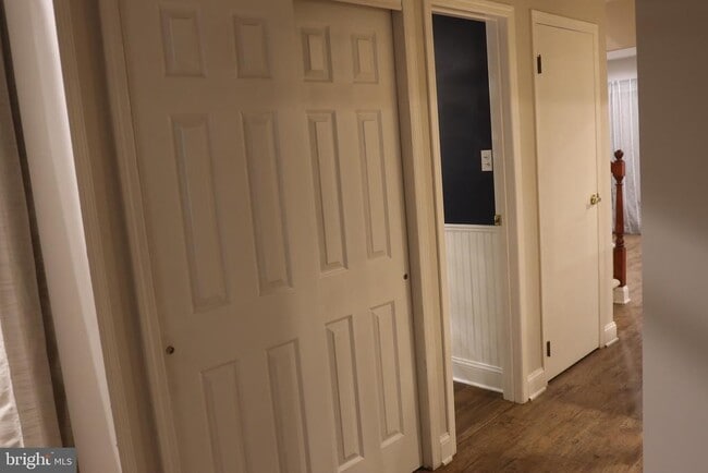 Building Photo - 13 Tulip Ct