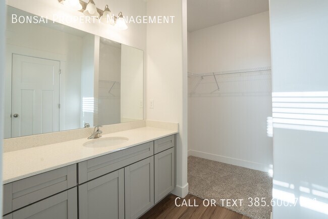 Building Photo - 762 Lang Ct