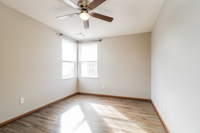 Building Photo - 2048 Cameron Crossing