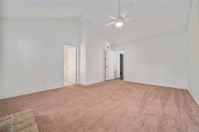 Building Photo - 9400 Doliver Dr