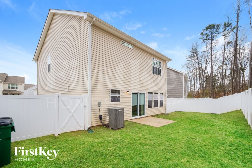 Building Photo - 3232 Newell Vlg Dr