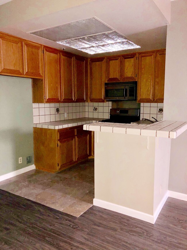 Imperial Apartments 12711 Moorpark St Studio City CA 91604