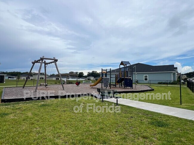 Building Photo - 3259 NE 40th Ln