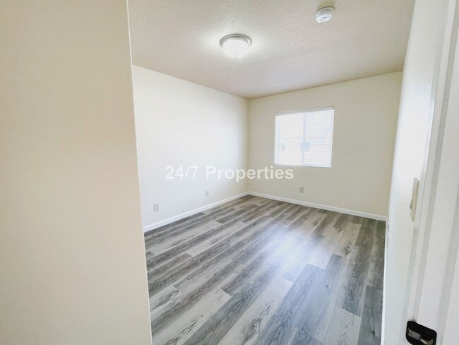 Building Photo - 3 BD | 2.5BA + HUGE Bonus Room & Office! *...