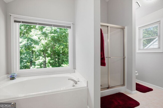 Building Photo - 821 Soaring Dr NE