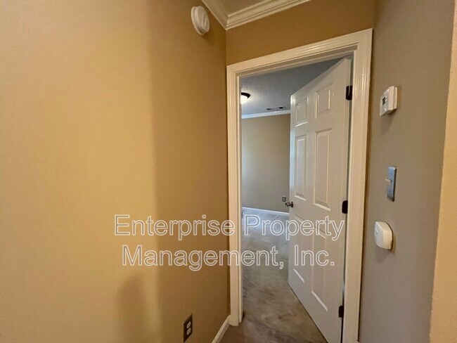 Building Photo - 8642 Pantherburn Cir N