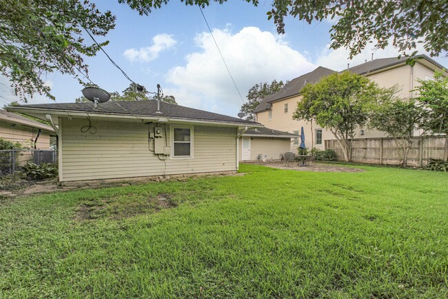 Building Photo - 4924 Mimosa Dr