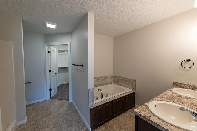 Building Photo - 5205 Pigeon Creek Ct
