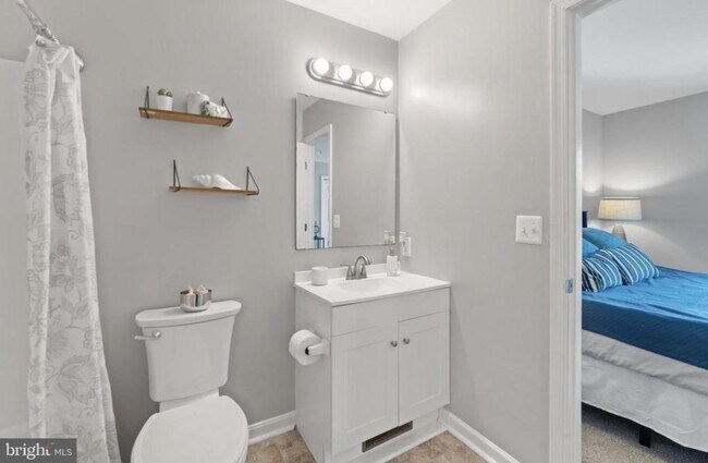 Building Photo - 45839 Wolftrap Way