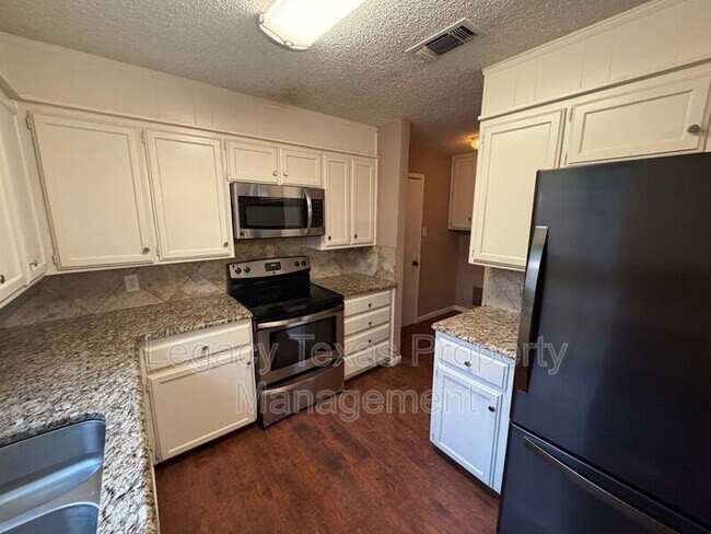 Building Photo - 513 Willow Cir W
