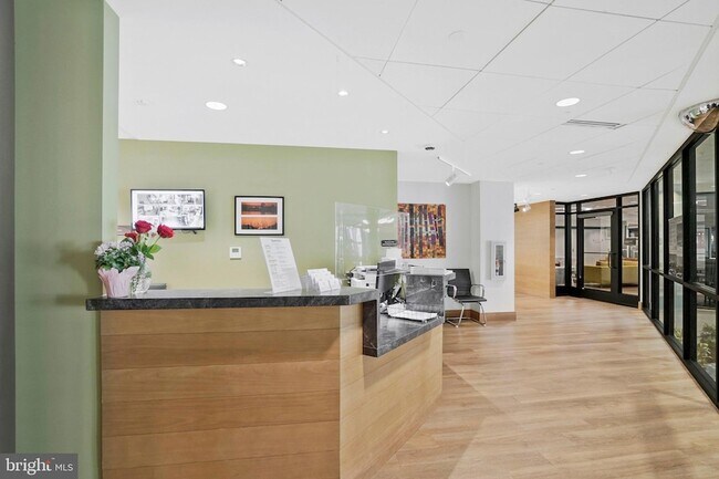 Building Photo - 5904 Mt Eagle Dr