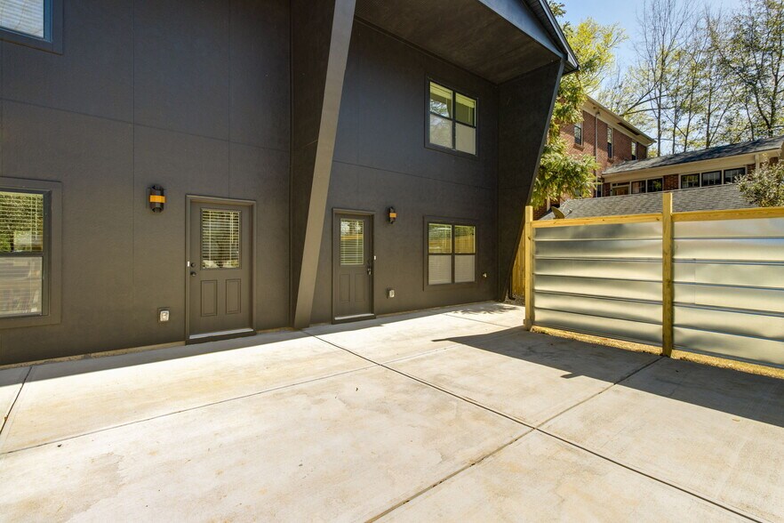 Building Photo - 133 Harden St