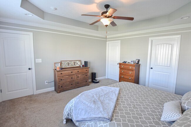 Building Photo - Pet Friendly Three Bedroom!