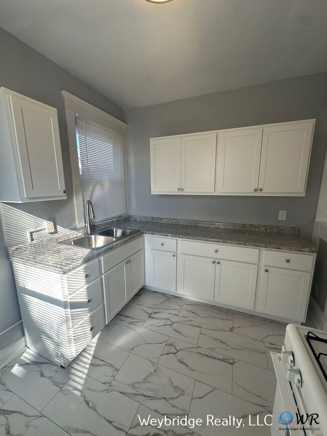 Building Photo - 407 Jackson Ave