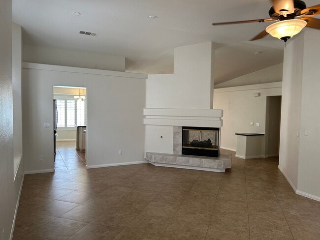 Building Photo - Single story pool home