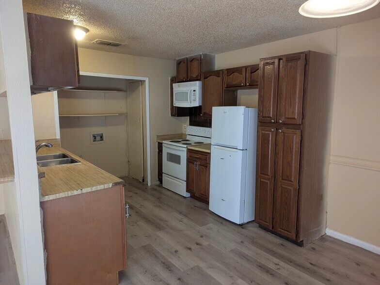 Building Photo - 1322 Bayou Dr