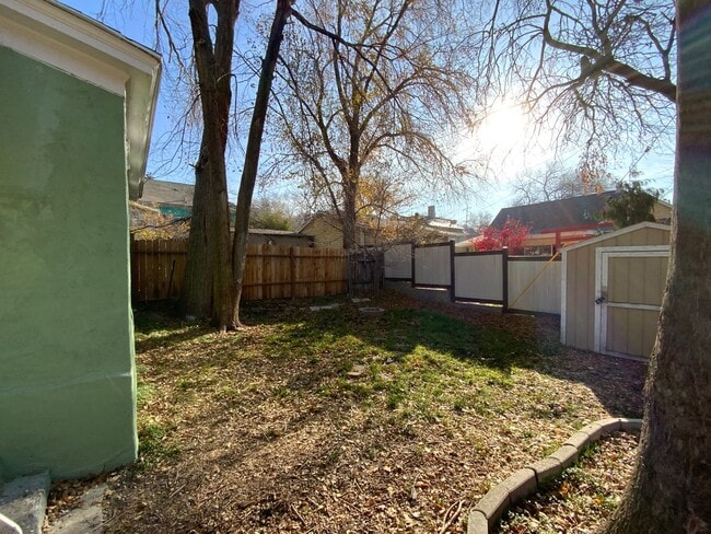 Building Photo - CHARMING UDPATED 2 BED 1 BATH CAPITOL HILL HOUSE IS A MUST SEE!!